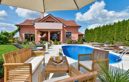Luxury Villa Apartment - Private Jacuzzi & Sauna