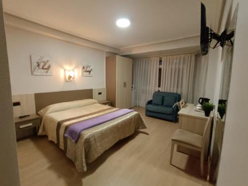 Ένα ή περισσότερα κρεβάτια σε δωμάτιο στο Habitaciones Javier LVI 0006