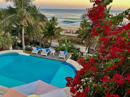 Bazén v ubytování Beachfront Paradise Boutique Hotel nebo v jeho okolí
