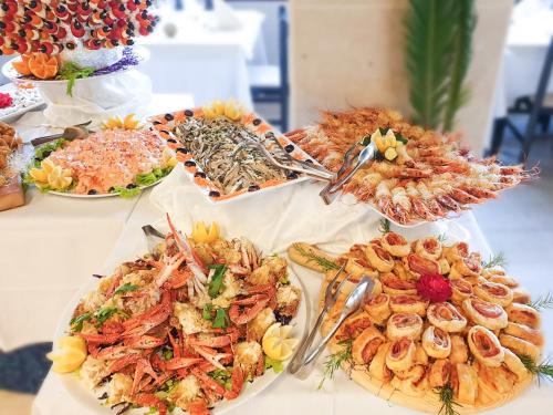 ホテルの敷地内または近くでの食事または食べ物