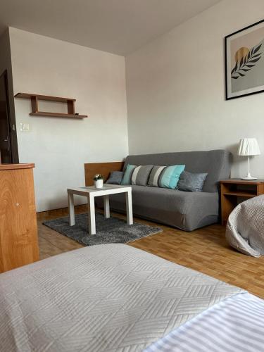 a living room with a couch and a table at Pensjonat Melodia in Pobierowo
