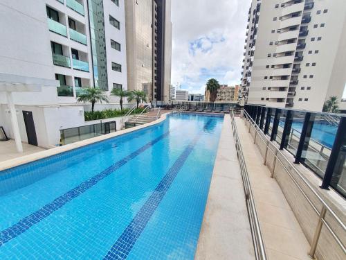 a swimming pool on the roof of a building at Athos Bulcão Cobertura Duplex 2 Quartos By Rei dos Flats in Brasilia