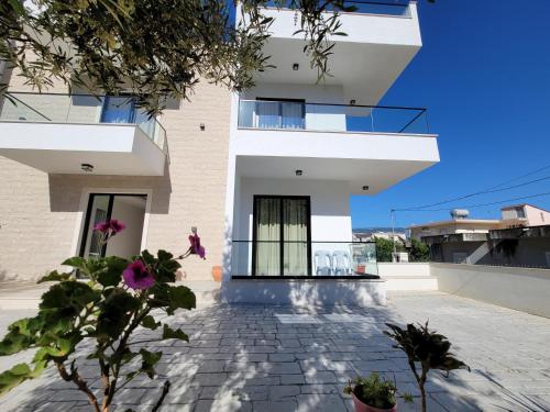 Φωτογραφία από το άλμπουμ του Prestige Hotel σε Εξαμίλι
