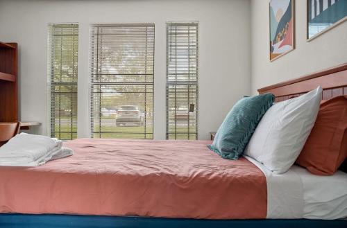 a bedroom with a large bed with pillows at Family condo near Lettuce Lake in Tampa
