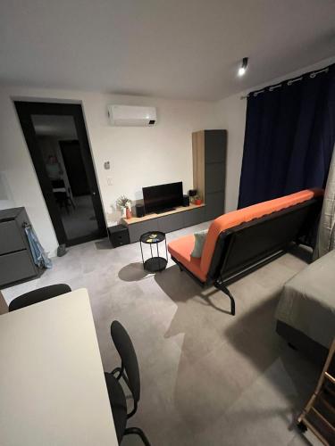 a living room with an orange couch and a table at Starling in Oud-Turnhout