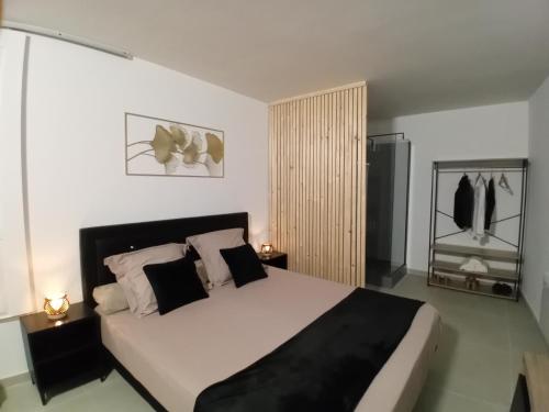 Ένα ή περισσότερα κρεβάτια σε δωμάτιο στο Villa sophora