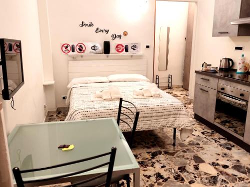 En eller flere senge i et værelse på Locazione Turistica Casa Gardenia