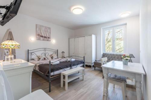 Apartments and Room Poesia