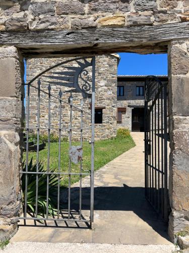 an entrance to a stone building with an iron gate at Hospedería SANTA FE in Epároz