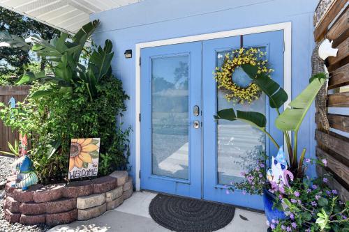 Imagen de la galería de Dog-Friendly Beach Apt with Private Yard!, en Jacksonville Beach