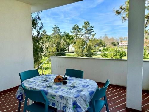ビビオーネにあるVilla Giorgio 4 Terrazza Privataのバルコニー