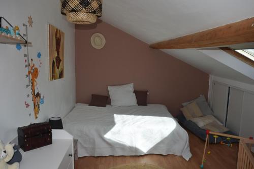 Ένα ή περισσότερα κρεβάτια σε δωμάτιο στο Location24hLemans