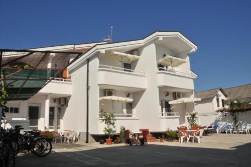 Gallery image of Guest House Nura in Ulcinj