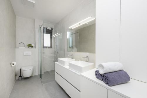 Koupelna v ubytování FUX LUXURY rooftop terrace JACUZZI & BBQ