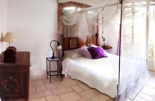 Un pat sau paturi într-o cameră la B&B La Salamandra Kitchengarden