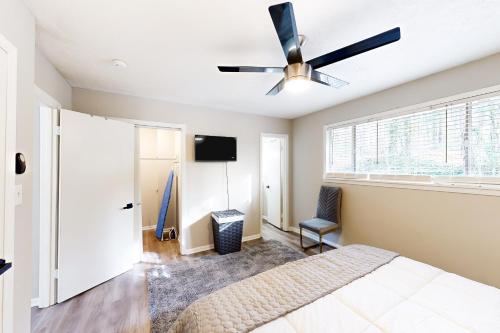 a bedroom with a bed and a ceiling fan at Orange Oasis in Atlanta