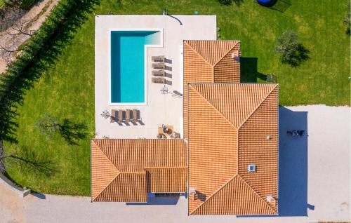 an overhead view of a house with a swimming pool at Villa Cami in Gržići