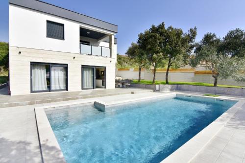 Family friendly house with a swimming pool Vrana, Biograd - 22804