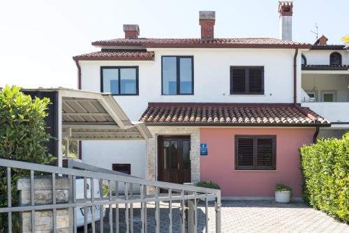 Apartments with parking spaces Umag - 22814