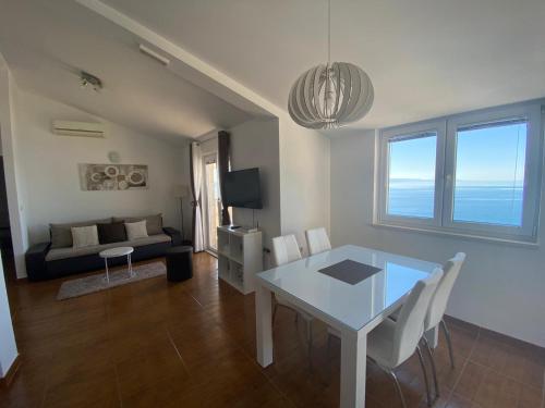 a living room with a table and a couch at Apartments by the sea Drasnice, Makarska - 22864 in Drasnice