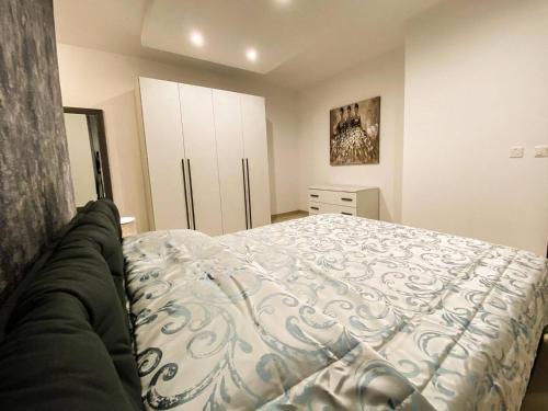 Katil atau katil-katil dalam bilik di Amazing 2bed Ghadira! By Homely