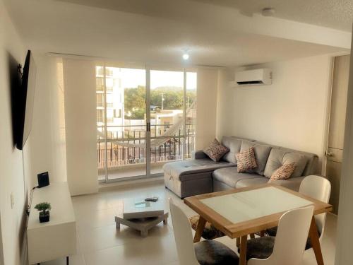 Χώρος καθιστικού στο Hermoso Apartamento en Condominio con Gym y Pisicina de Adultos y Niños