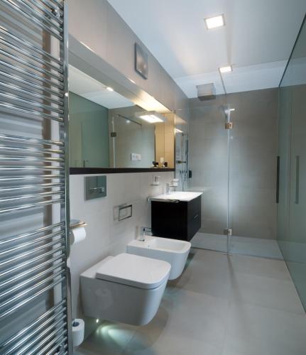 Un baño de Hotel Bedriska Wellness Resort & Spa