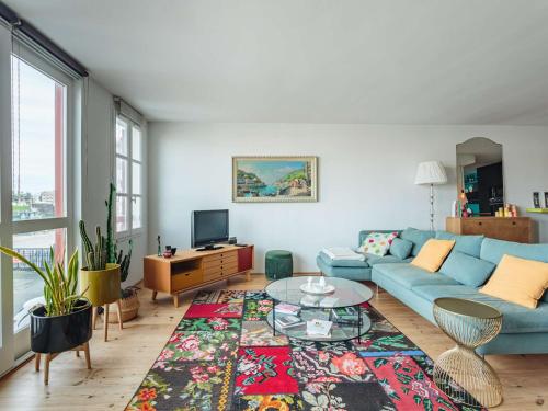 Photo de la galerie de l'établissement Appartement avec vue sur port et criée à Ciboure, balcon et parking - FR-1-4-688, à Ciboure