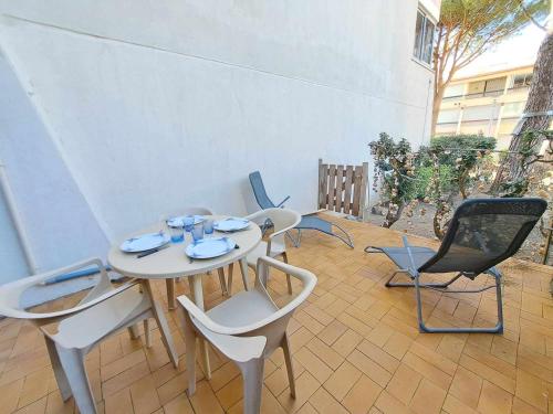 Studio en Rez-de-Chaussée avec Terrasse Spacieuse et Parking Privé à Marseillan - FR-1-326-814