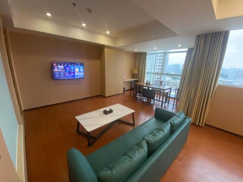 a living room with a couch and a table at Green Island Holiday Hotel in Jiangmen