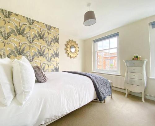 a bedroom with a white bed and a window at Elegant, Luxury Family Apartment! Marlow Town Centre, Walk to Pubs in Buckinghamshire
