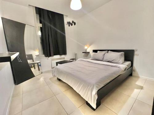 Ein Bett oder Betten in einem Zimmer der Unterkunft Bruxelles centre appartement