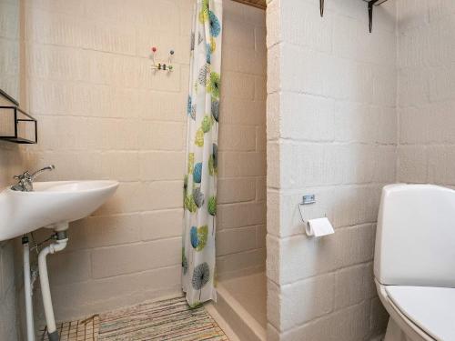 Et badeværelse på Holiday home Millinge VII