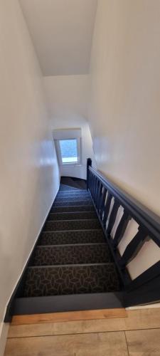 a flight of stairs with a small window at Aux Passagers de la Baie 3 in Le Crotoy