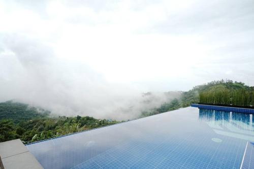 Bazén v ubytování Ikigai Luxury Nature Lounge w/ Mountain View nebo v jeho okolí