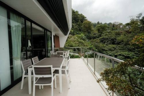 Balkón nebo terasa v ubytování Ikigai Luxury Nature Lounge w/ Mountain View