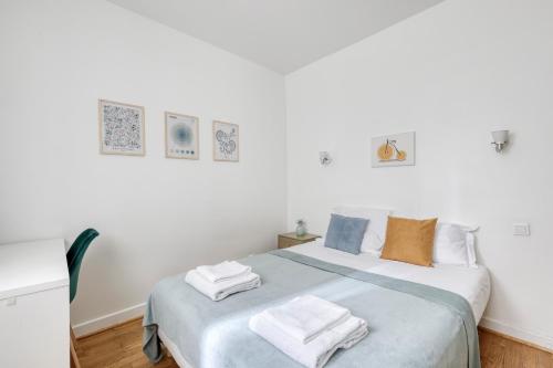 Warm & Cozy T2 in the Heart of Paris 02