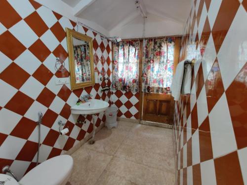 a bathroom with a checkered wall at Heritage Villas - Shimla British Resort, Near Mall in Shimla