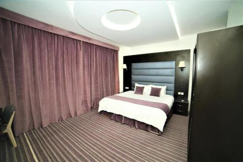 Cama o camas de una habitación en Al Dyafa Hotel Suites