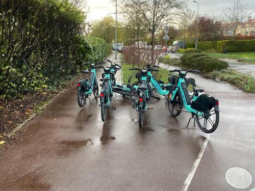 Montar en bicicleta en Studio cosy avec jardin Chatou o alrededores
