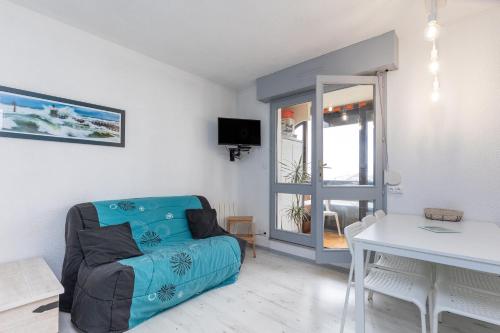 a living room with a couch and a table at Location Noly in Seignosse