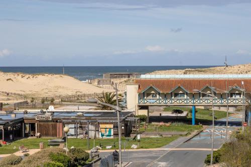 a building on the side of a road next to the ocean at Location Noly in Seignosse