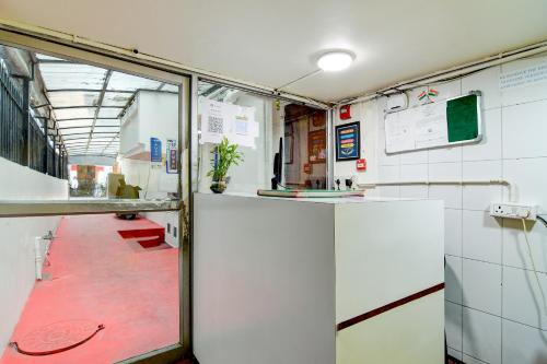 Brill Rooms Near City Centre Metro Stationにあるキッチンまたは簡易キッチン