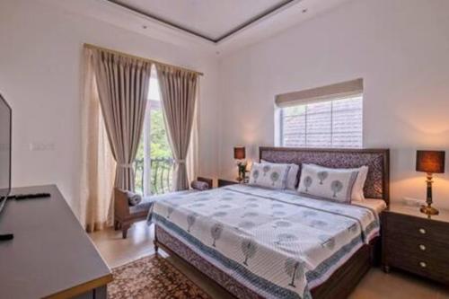 Lova arba lovos apgyvendinimo įstaigoje Amanassa 2 Luxury 4BHK Villa with pool in Assagaon