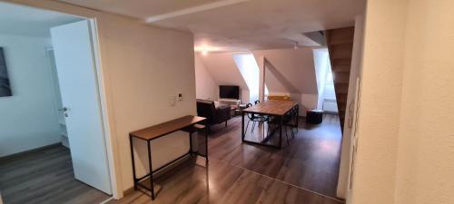 Una televisión o centro de entretenimiento en Mulhouse hyper centre appartement 4 chambres