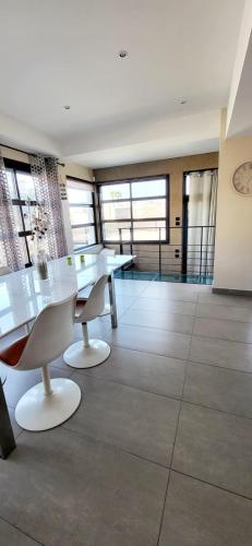 Villa Camarguaise entre Plage et centre ville avec bassin extérieur