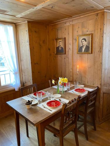 a dining room with a wooden table with chairs at Gasthaus zum Bauernhof in Oberlunkhofen