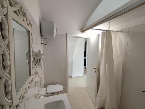 Vonios kambarys apgyvendinimo įstaigoje Casa lago di lesina