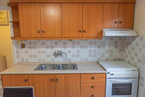 Kuchyňa alebo kuchynka v ubytovaní Greekhome Seaside Apartment