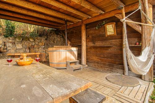 un patio de madera con una mesa y un barril de vino en Vineyard Cottage Rataj 1 Hot Tub - Happy Rentals, en Novo Mesto